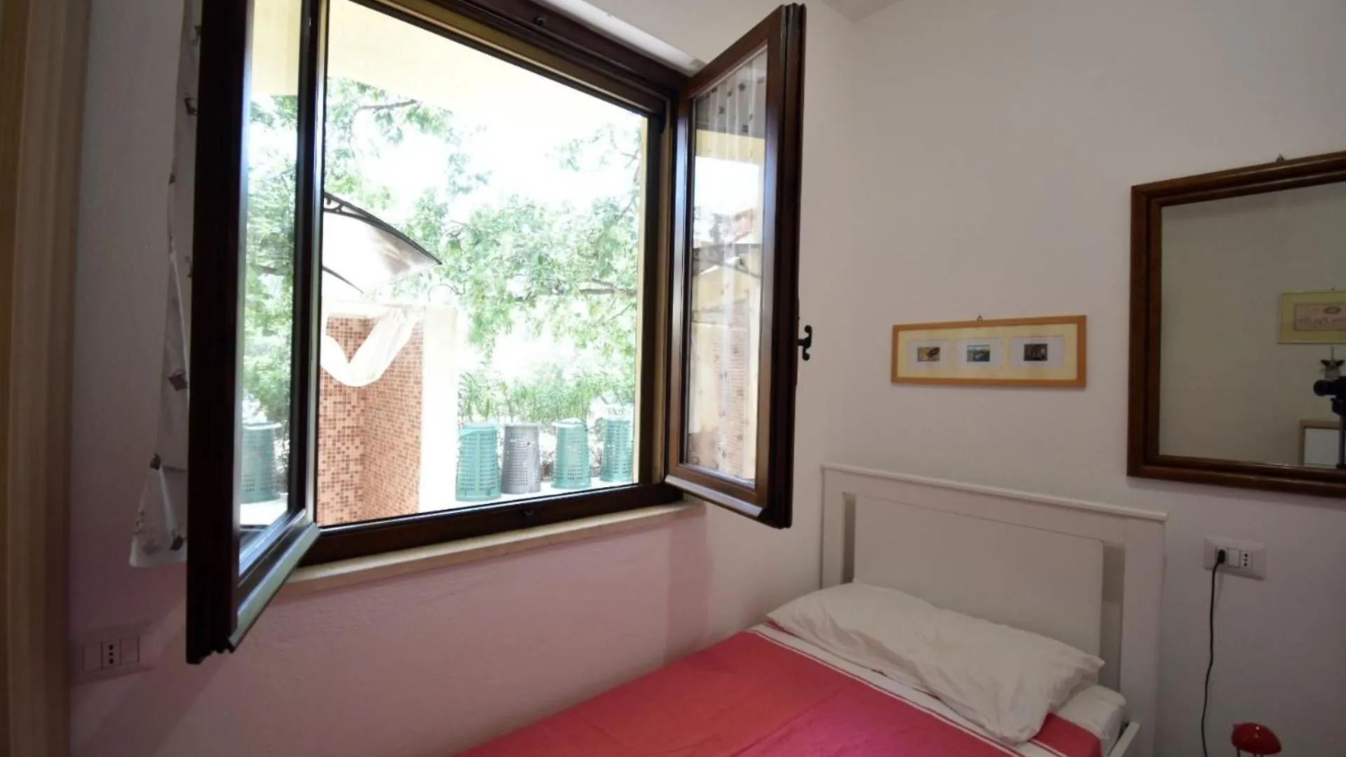 Casa Vacanze Il Bouganville Chia 0*,  Italy